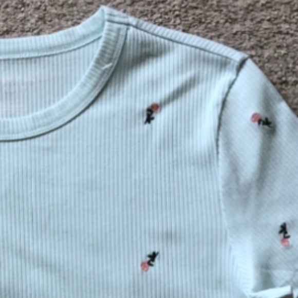 AE Outfitters Short Sleeve T-shirt.NWOT. - Picture 2 of 2